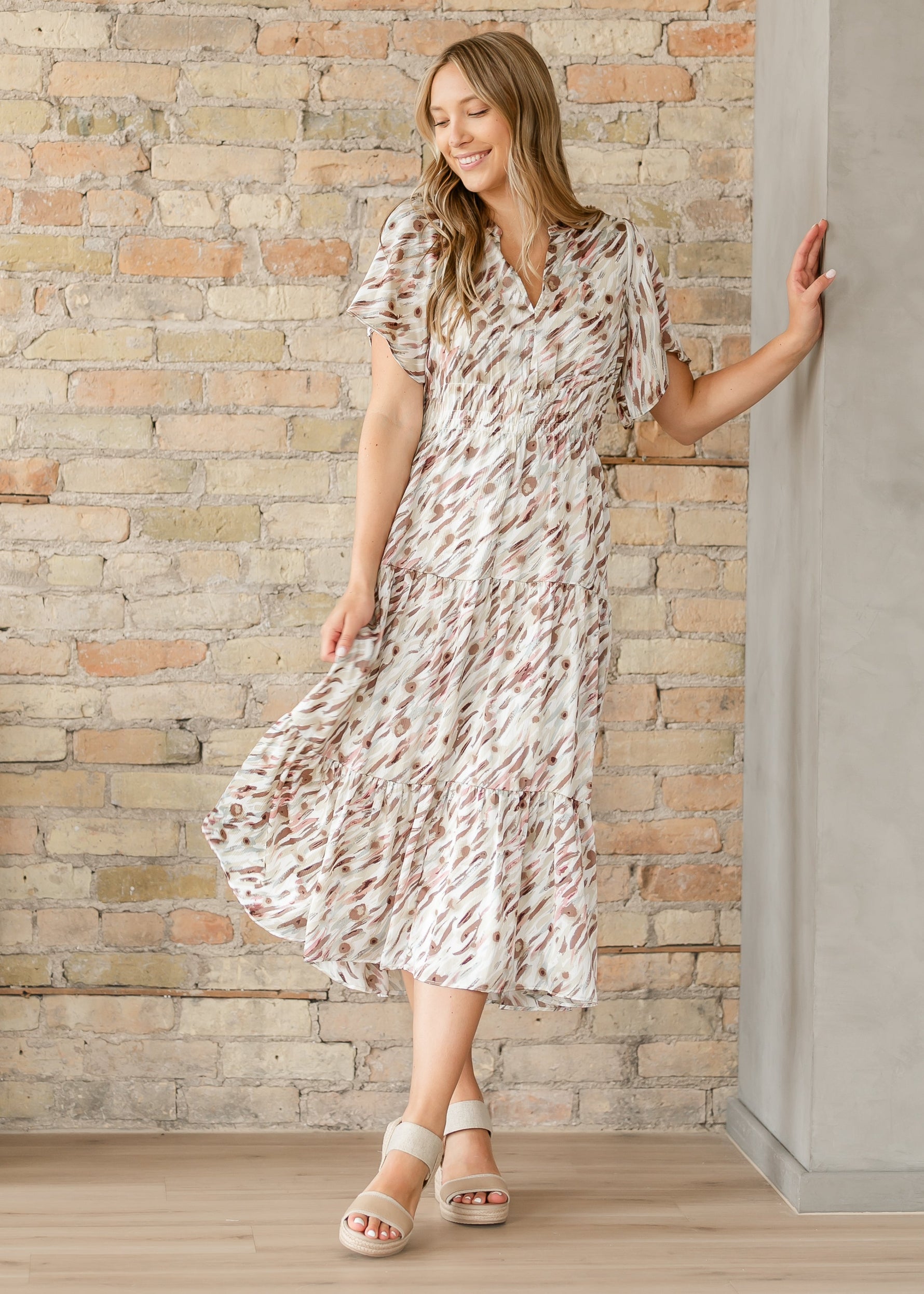 flattering midi dresses with sleeves Gina Pink Abstract Short Sleeve Midi Dress