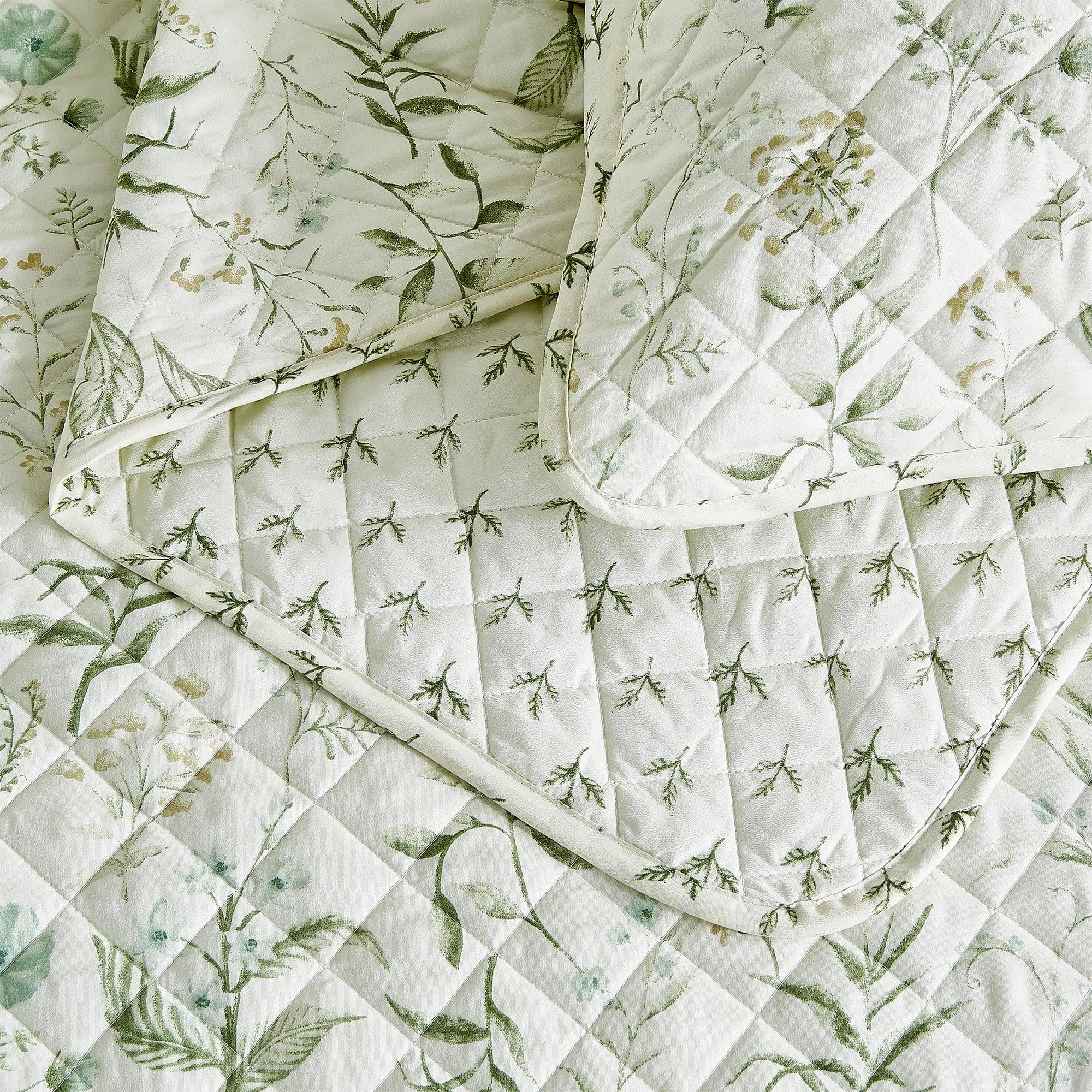 Floral Printed Microfiber Quilt Set - Glyndora Collection – Woman's ...